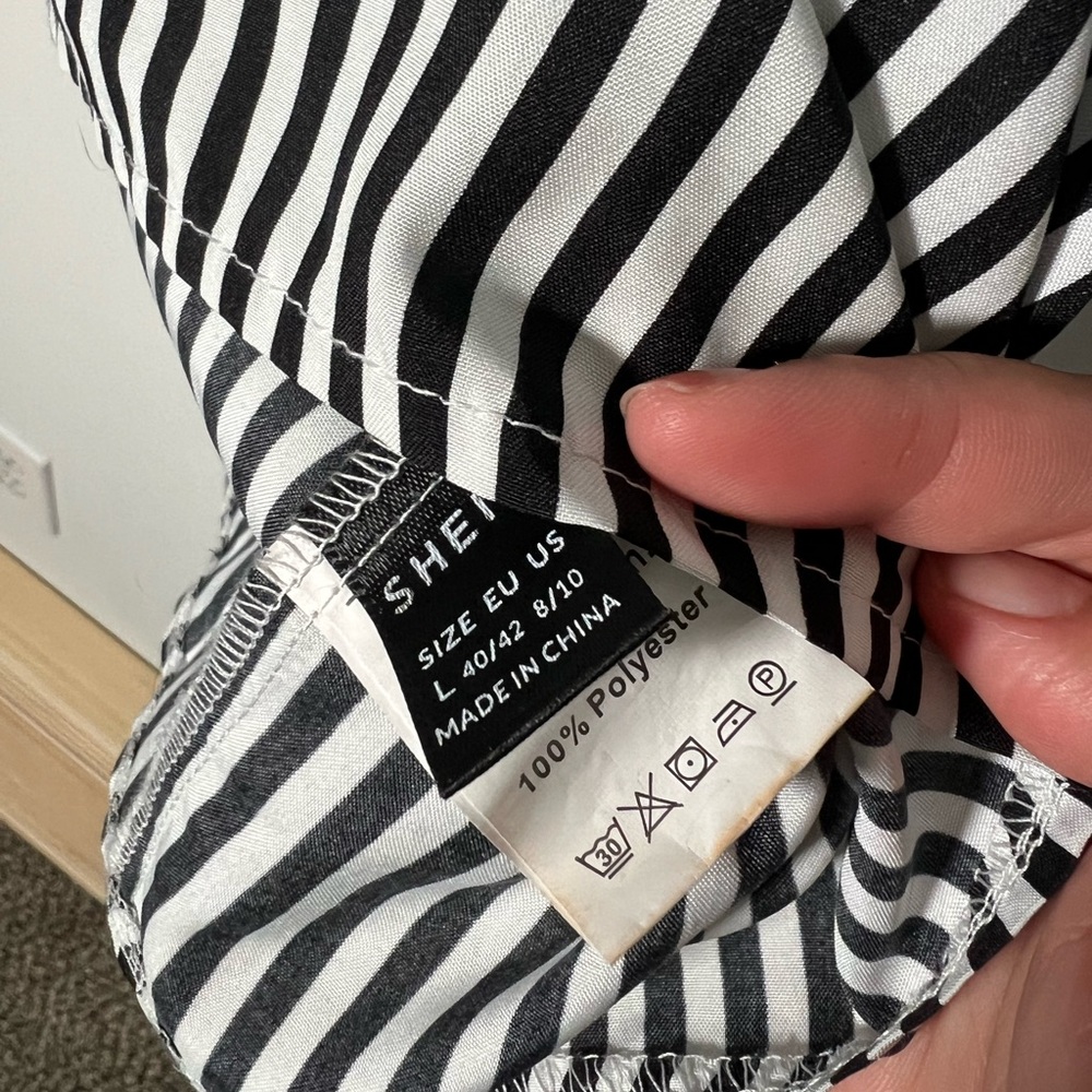 3/$10 πΈ Shein Black and White Striped Button Up Top Large Dolman Sleeves - Picture 7 of 8